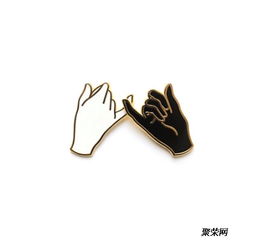 服饰胸章定制,包包饰品制作,广东珐琅徽章工厂